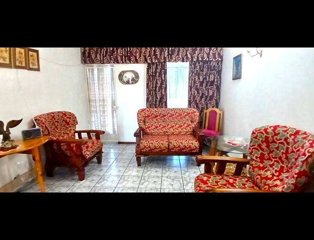 2 BEDROOM APARTMENT FOR SALE IN VEREENIGING CENTRAL